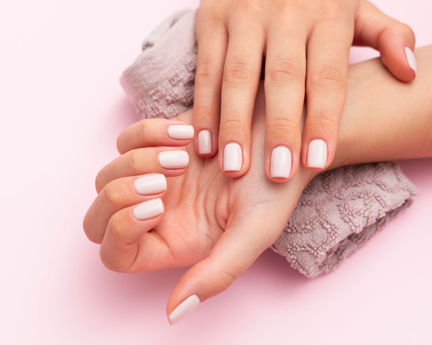 Manucure gel nude par Magne Cure - Prothésiste Ongulaire
